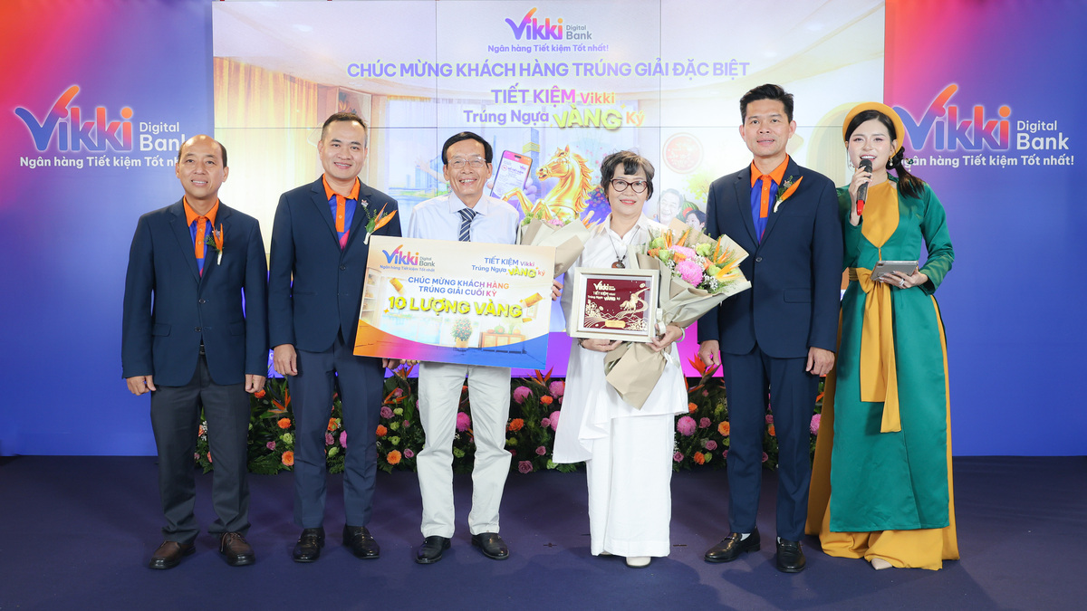 Vikki tổ chức lễ trao thưởng cho khách gửi tiết kiệm