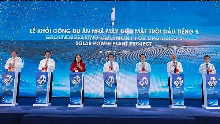 Tây Ninh khởi công nhà máy điện mặt trời hơn 7.700 tỷ đồng