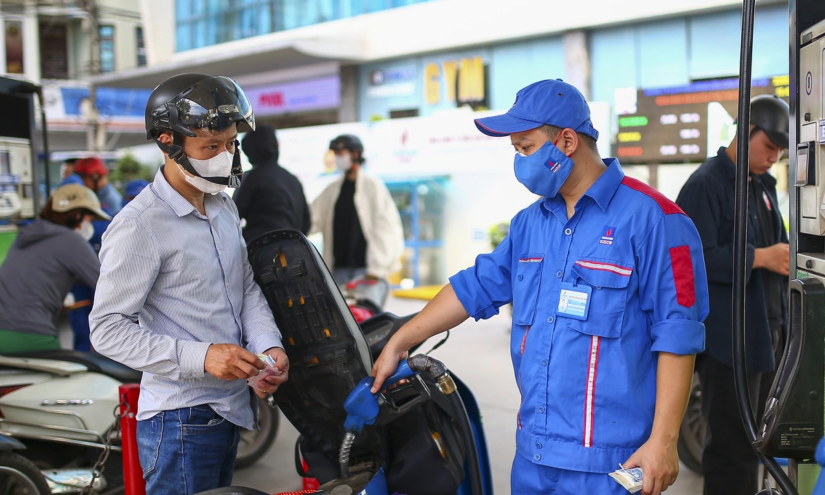 Giá xăng, dầu cùng giảm