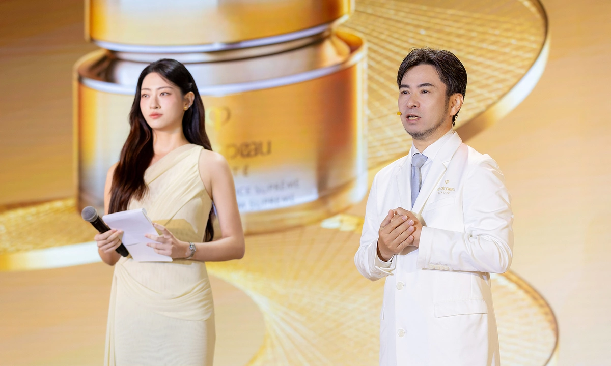 Giám đốc công nghệ Clé de Peau Beauté giới thiệu kem dưỡng mới