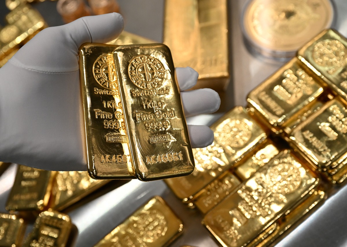 Giá vàng thế giới đạt mức cao nhất 7 tuần, S&P 500 lập kỷ lục mới