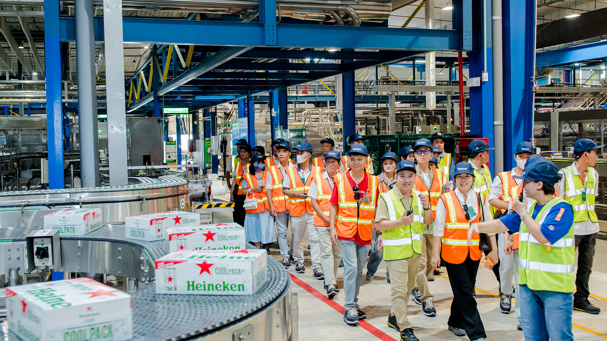 Đối tác tham quan nhà máy Heineken tại Đà Nẵng