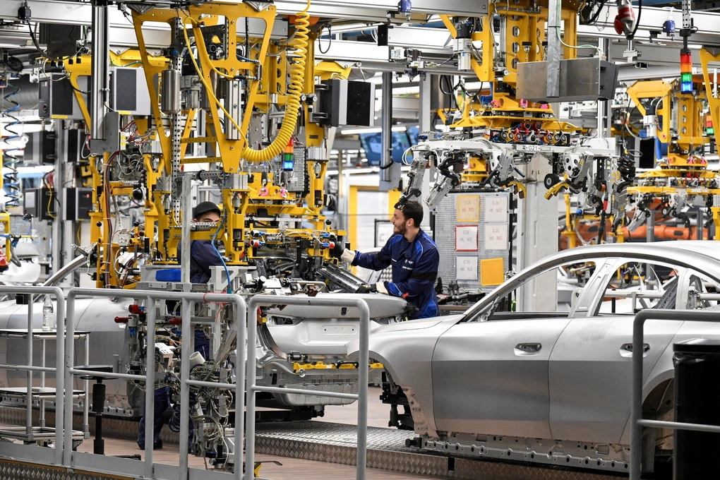 Công nhân trong nhà máy BMW tại Munich, Đức ngày 5/12/2023. Ảnh: Reuters