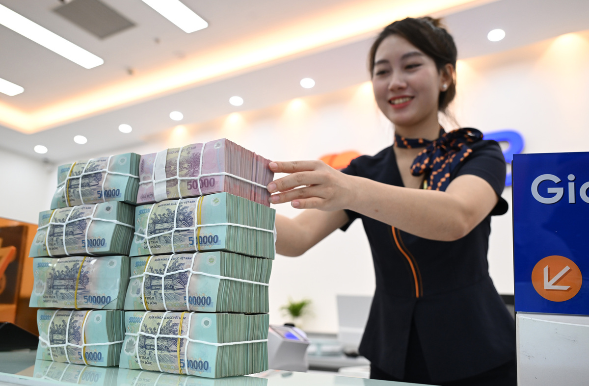 Lãi suất tiết kiệm vẫn tăng nhưng lãi cho vay chững lại