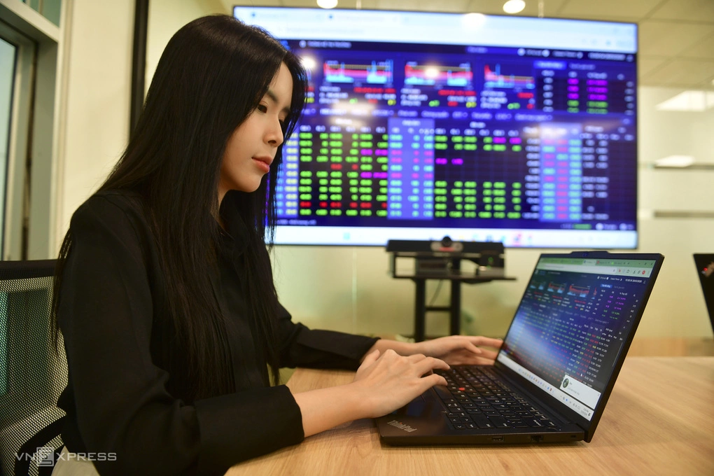 VinaCapital Dự Đoán Cổ Phiếu Sẽ Tăng Trưởng Dù Lãi Suất Lên Đến 9%
