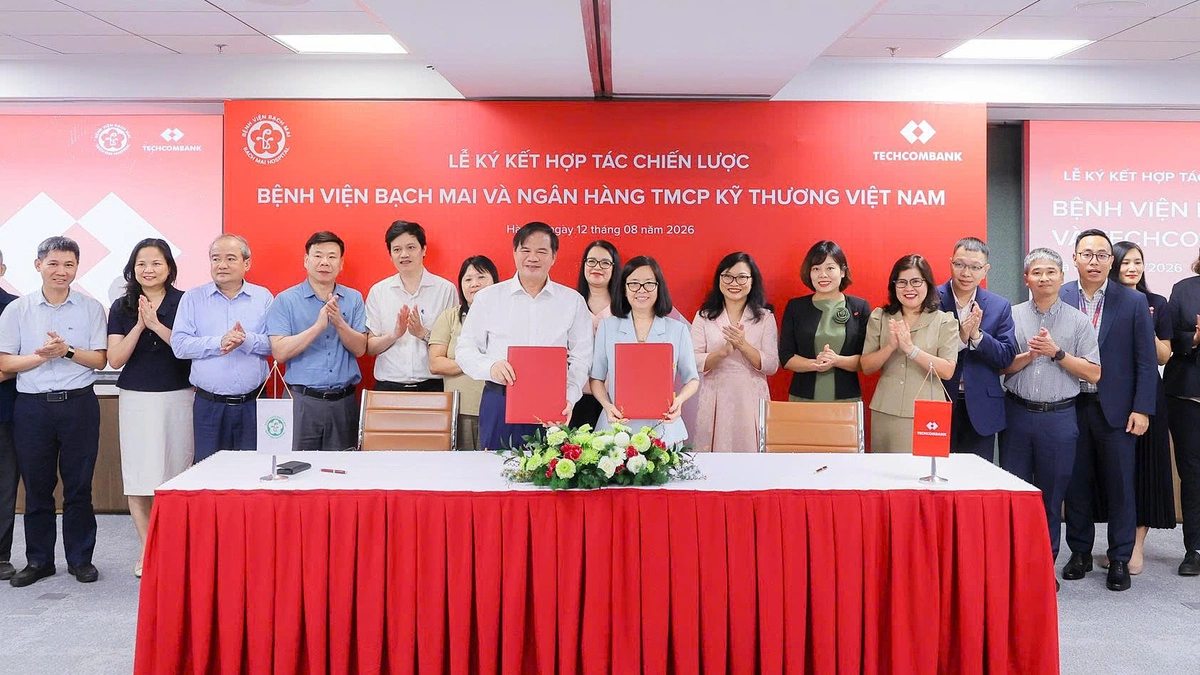 Techcombank hợp tác Bệnh viện Bạch Mai xây hệ sinh thái tài chính y tế