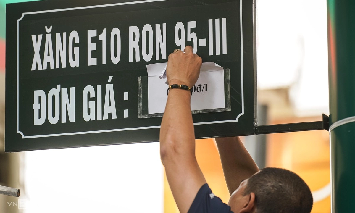 Giá xăng, dầu cùng tăng