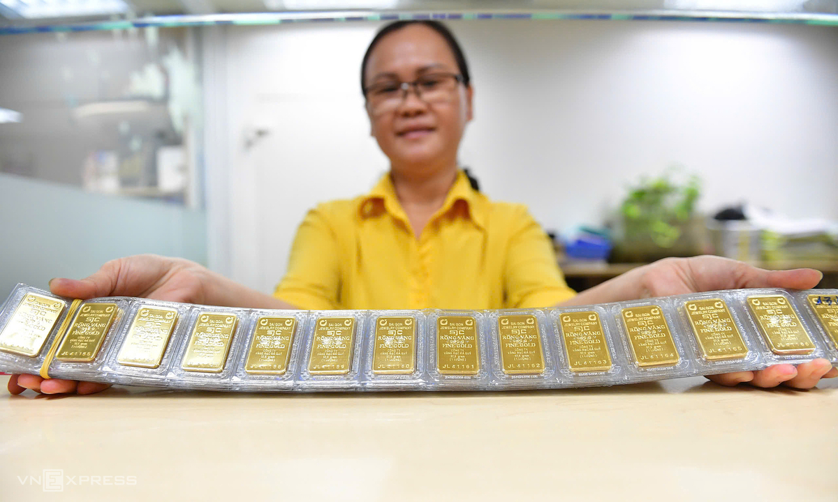 Giá vàng trong nước thấp hơn thế giới