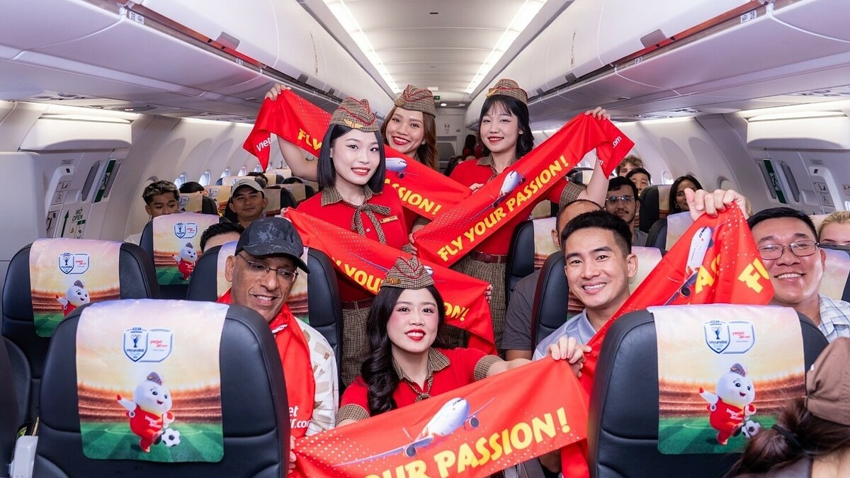 Loạt hoạt động "tiếp lửa" đội tuyển Việt Nam trên chuyến bay Vietjet