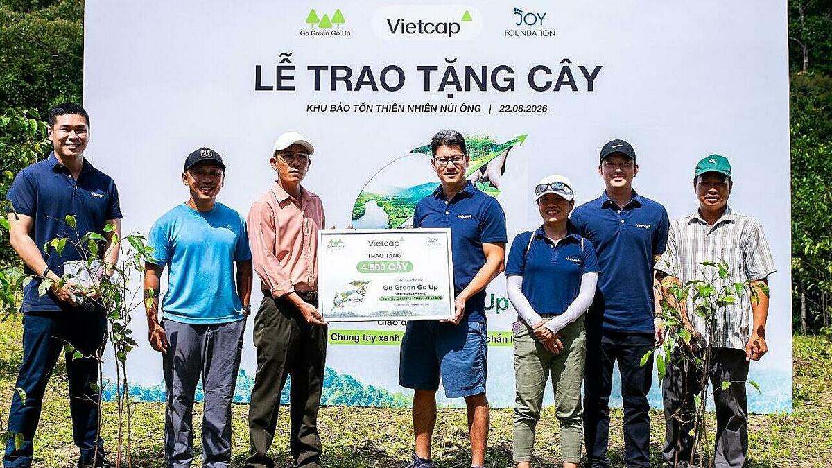 Vietcap tiếp tục tặng 8.000 cây xanh trong Go Green Go Up 2026
