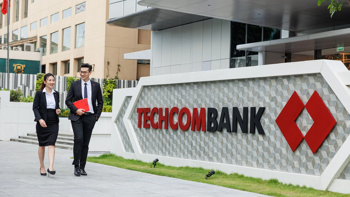 Techcombank đề xuất giảm tỷ lệ cổ tức bằng cổ phiếu xuống 50%