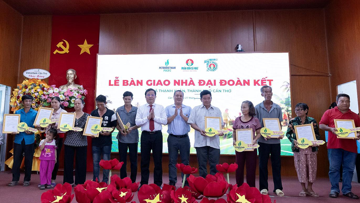 Phân Bón Cà Mau trao tặng 55 mái ấm tại Cần Thơ
