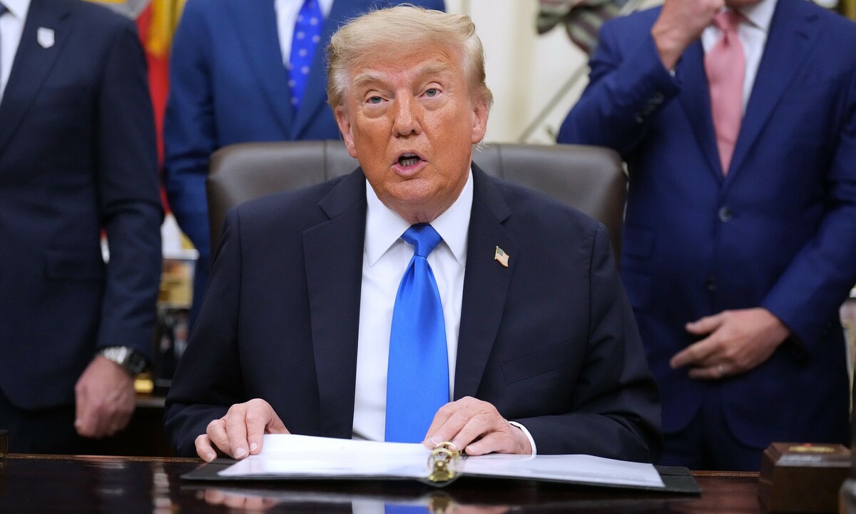 Ông Trump dọa dừng giao thương với nhiều nước nếu Fed không giảm lãi