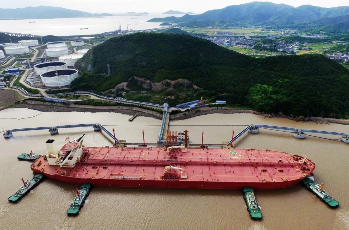 Giá dầu Brent đạt 98 USD/thùng, cao nhất 6 tuần do căng thẳng Trung Đông