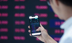 Nhà đầu tư ngoại liên tục xả hàng trước thềm nâng hạng chứng khoán