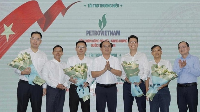 PVCFC tiếp sức 7.000 VĐV tại giải Marathon Cà Mau 2026
