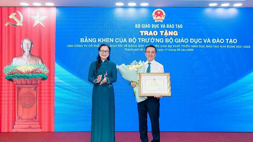 Bitex nhận bằng khen của Bộ Giáo dục và Đào tạo