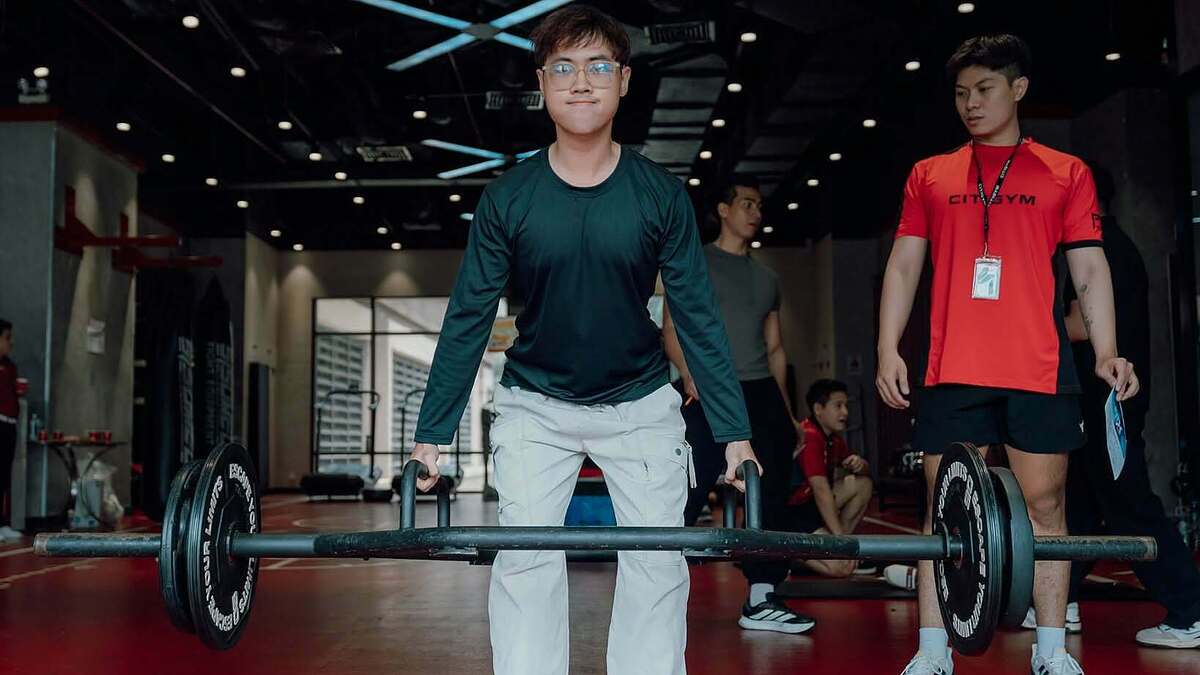 Phòng gym cao cấp hụt hơi