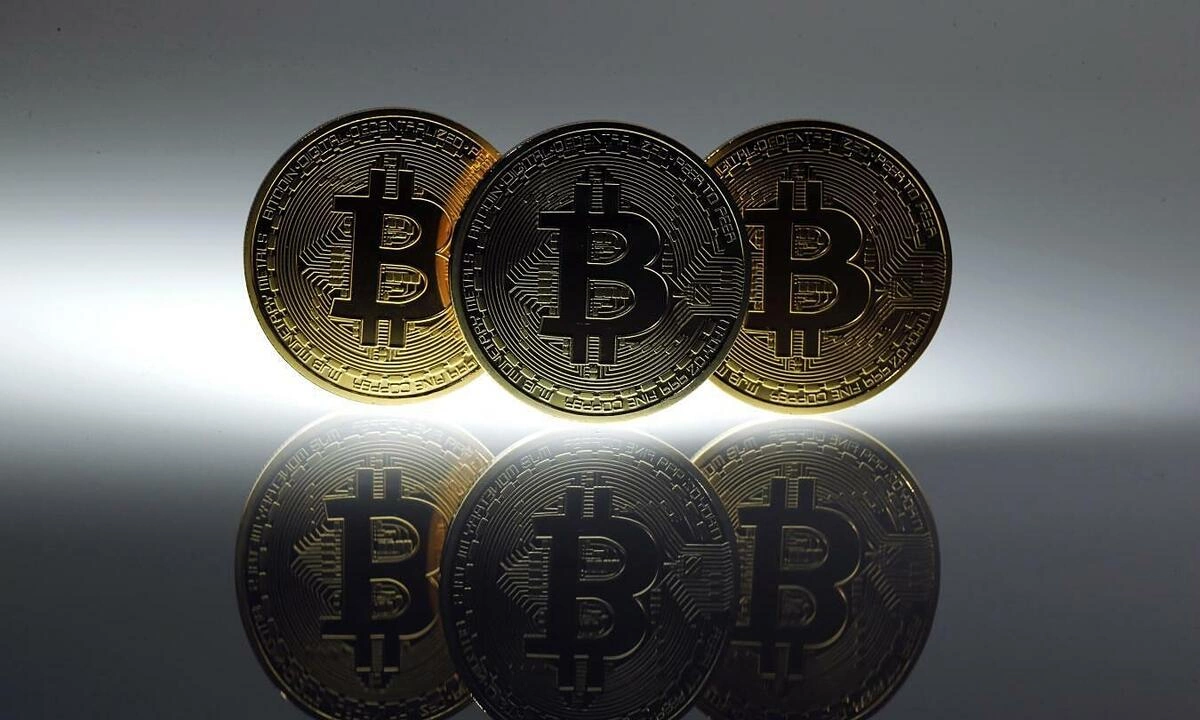 Bitcoin tăng 43% trong quý III, vượt trội vàng và chứng khoán