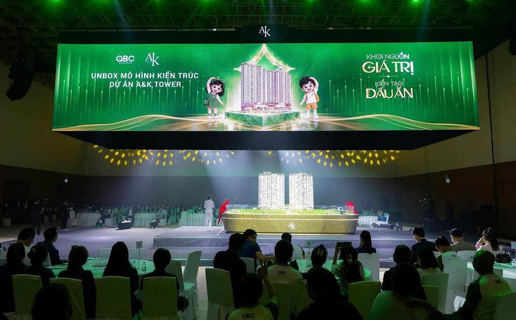 Khoảnh khắc unbox mô hình kiến trúc A&K Tower. Ảnh: OBC Holdings
