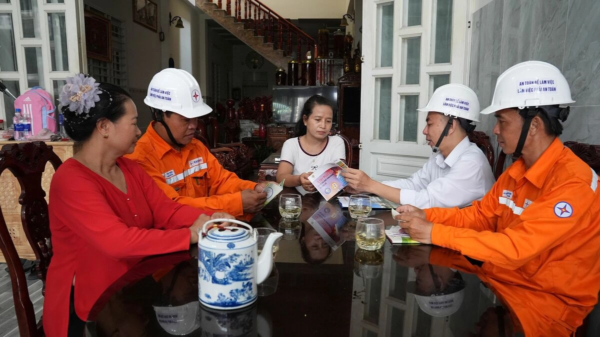 EVNHCMC tăng cường kiểm tra an toàn điện tại hộ gia đình