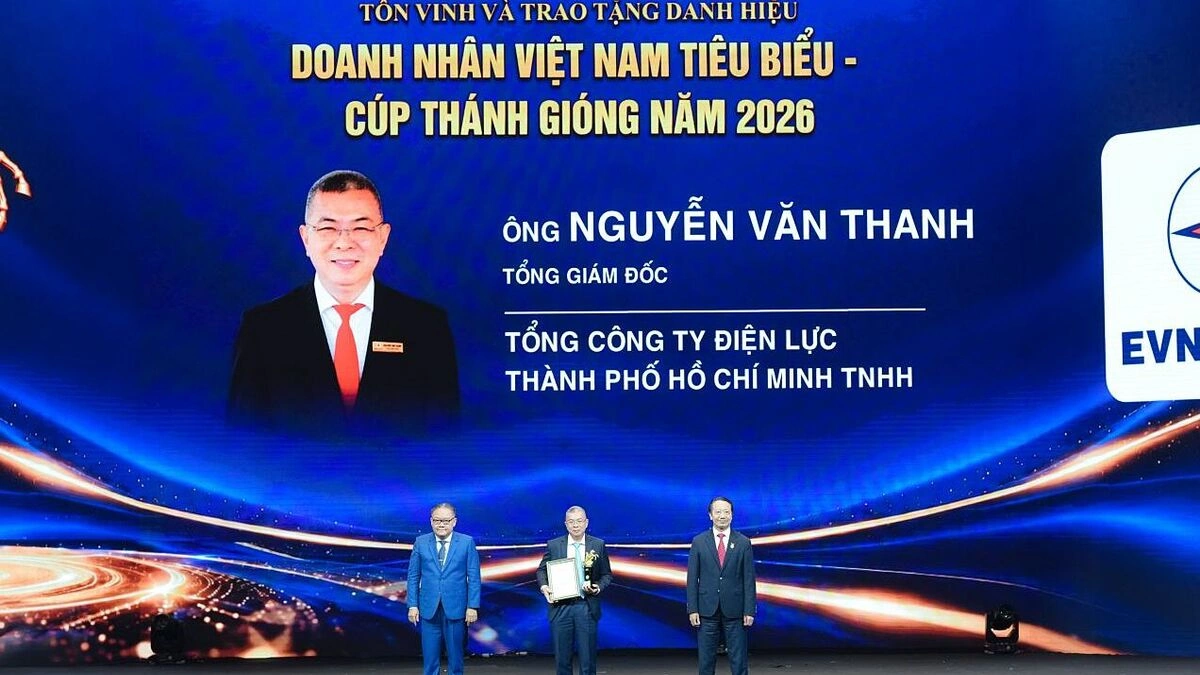 Tổng giám đốc EVNHCMC được vinh danh "Doanh nhân tiêu biểu"