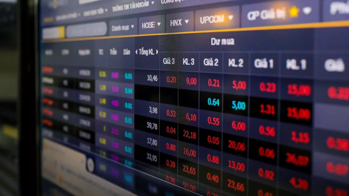 VN-Index giảm 16 điểm sau khi tăng mạnh