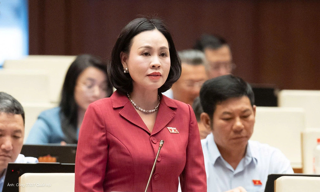 Bà Trần Thị Hồng Thanh, Phó trưởng đoàn đại biểu Quốc hội tỉnh Ninh Bình phát biểu chiều 30/10. Ảnh: Cổng thông tin điện tử Quốc hội